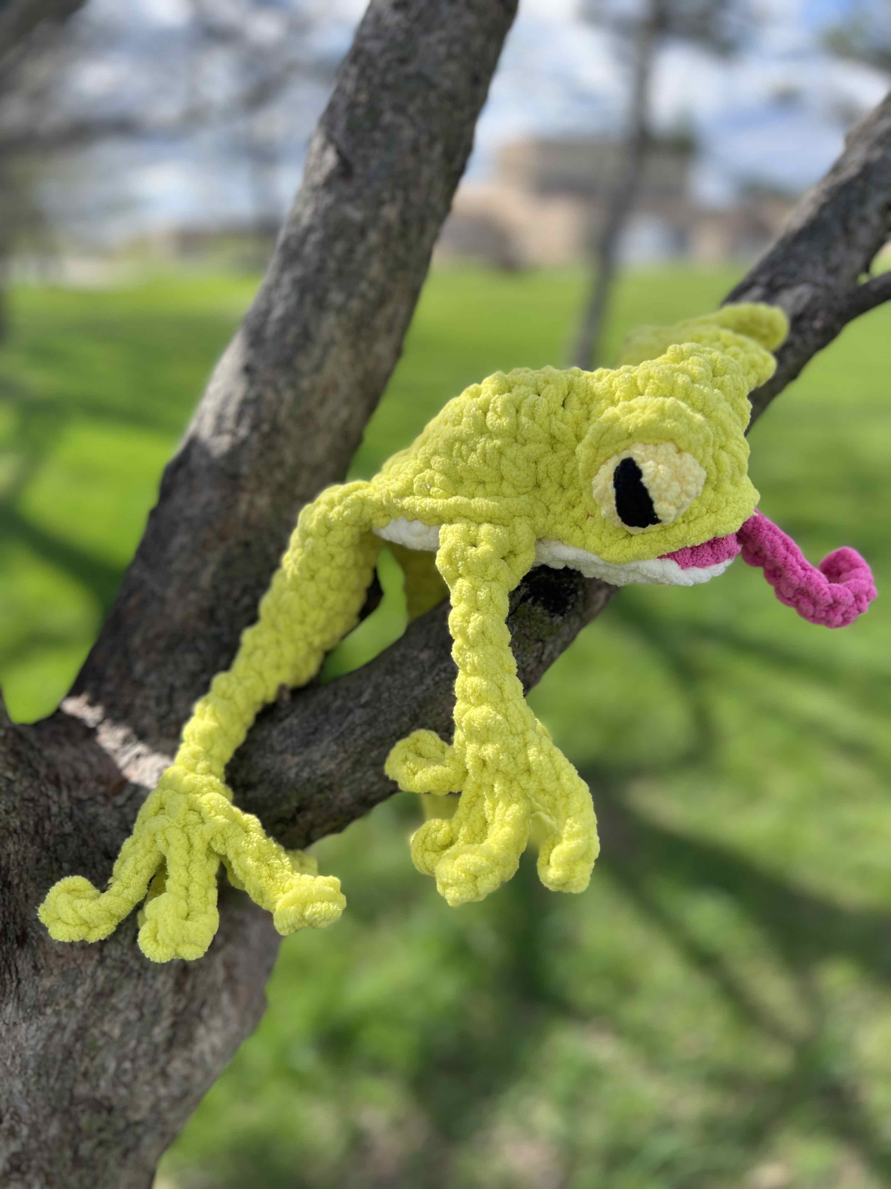 Leap the Tree Frog Crochet Plush Pattern