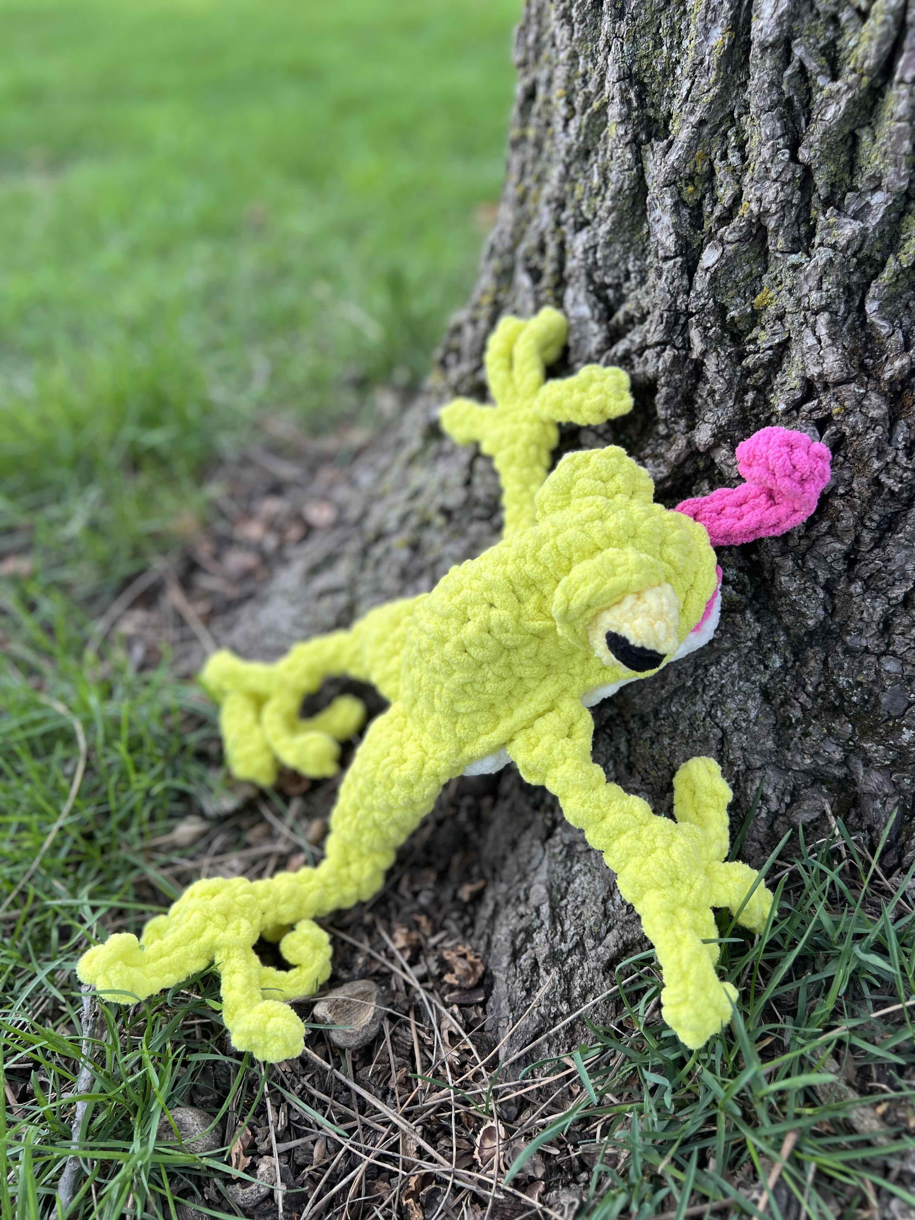 Leap the Tree Frog Crochet Plush Pattern