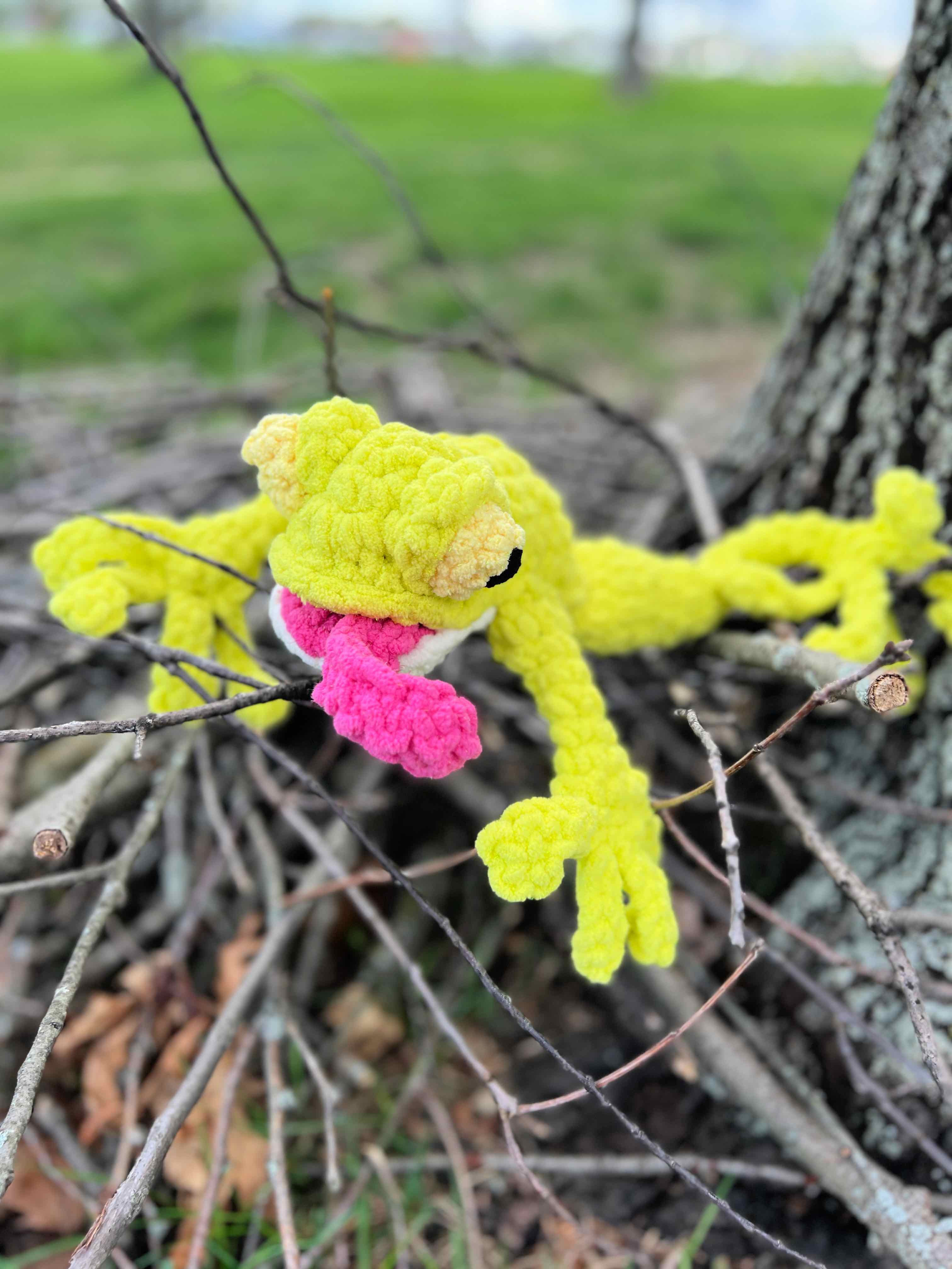 Leap the Tree Frog Crochet Plush Pattern