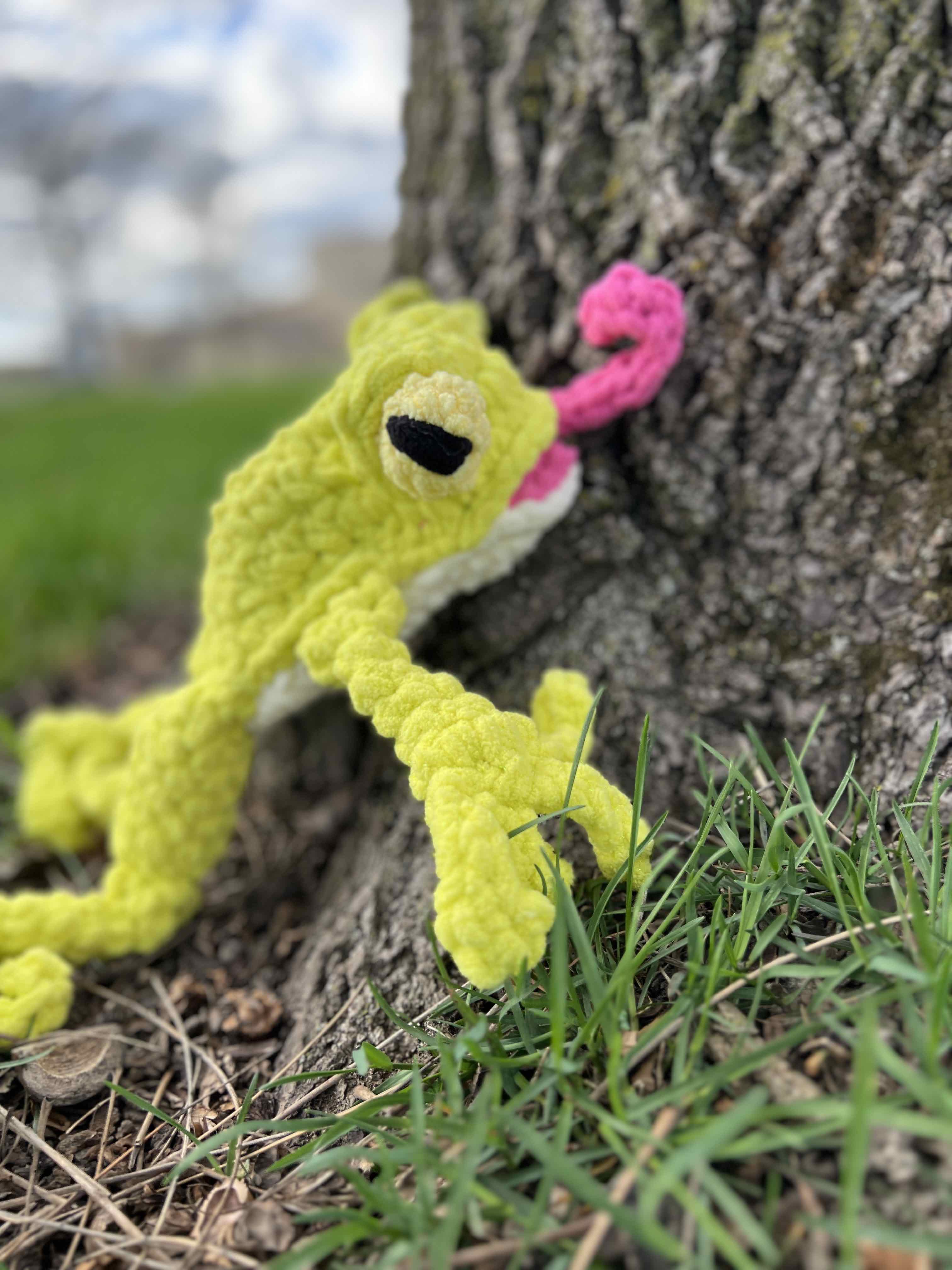 Leap the Tree Frog Crochet Plush Pattern